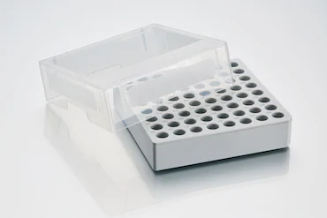 艾本德儲存盒 8 × 8, 可放置 64  個試管， 1  –  2  mL，3  件，高 53  mm，2  英寸，聚丙烯材料，可耐受最低 -86  °C，可高溫高壓滅菌，帶蓋子并具有數(shù)字字母標識